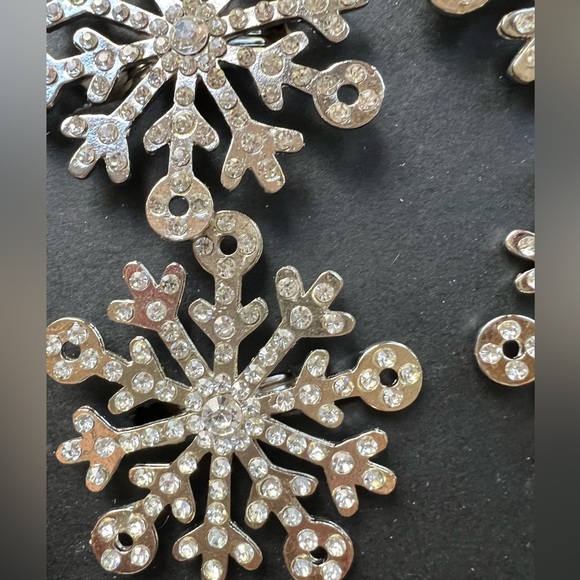 Rachel Zoe SNOWFLAKE Napkin Rings Rhinestones Silver tome set of 4 new in box - Picture 3 of 6